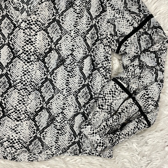 Bl^nk London Anthropologie White Black Python Snake Blouse - Picture 4 of 10